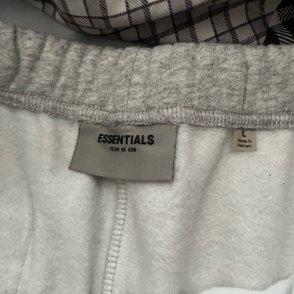 Essentials Shorts - Picture 2 of 2